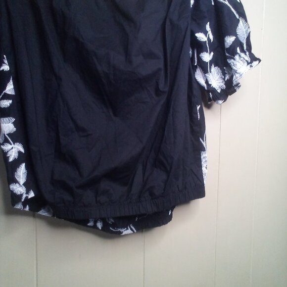 Who What Wear Blouse XXL Cropped Short Sleeve Black White Floral - Picture 12 of 13